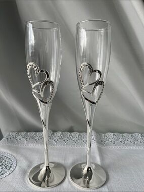Elegant Interlocking Double Heart Wedding Champagne Flutes – Set of 2